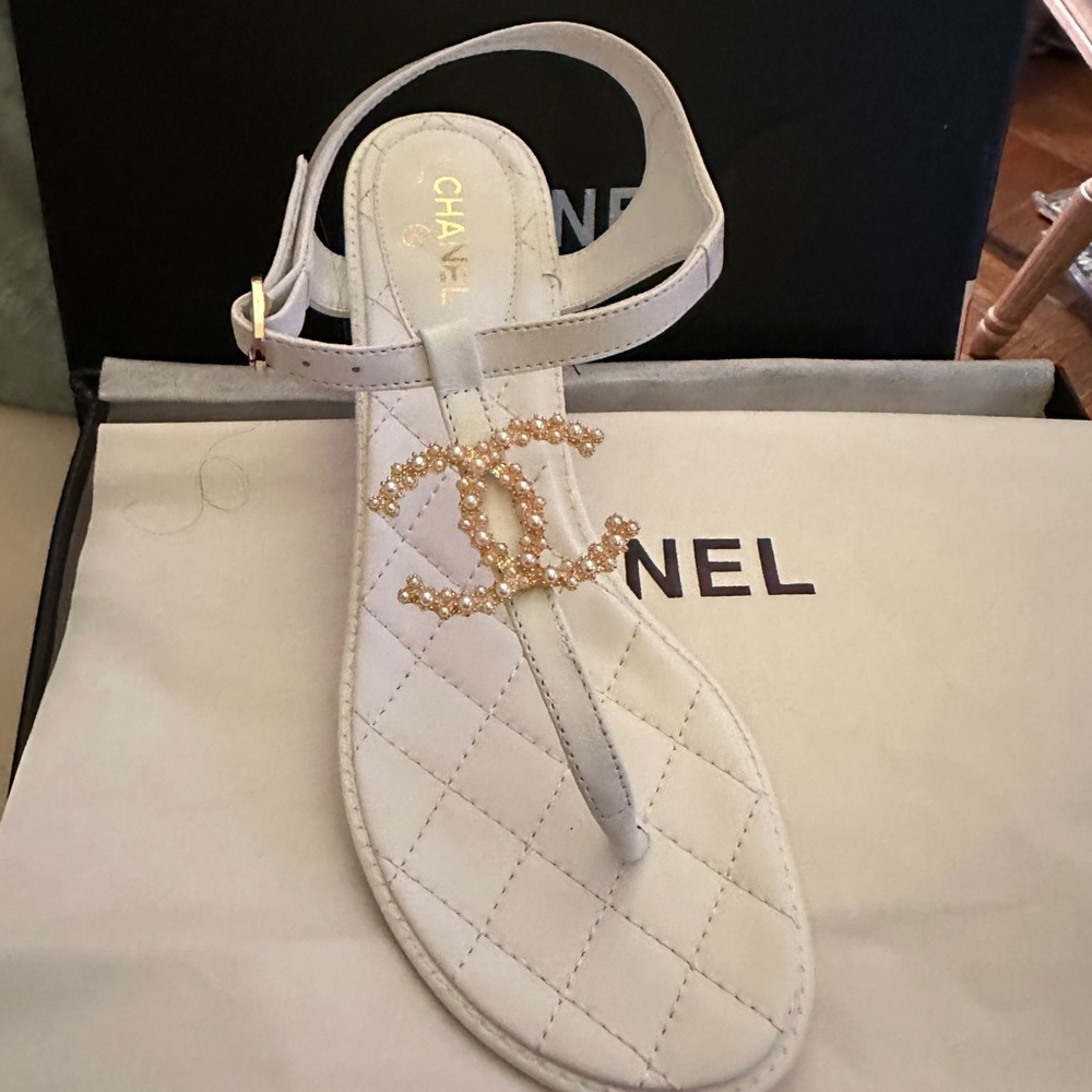 COPY - Beautiful Chanel white sandals. Size 37 - Picture 3 of 4